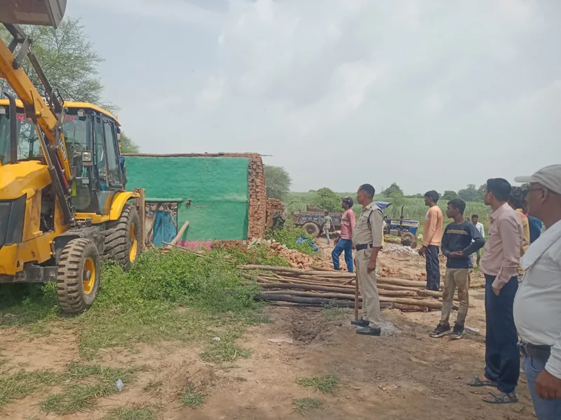 शासकीय हाई स्कूल के लिए आरक्षित भूमि से अतिक्रमण हटाया गया